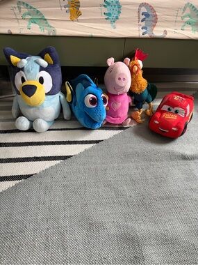 5 Disney and talking lullaby peppa stuffies